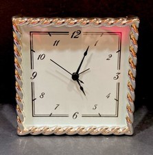 Secretária quadrada Pottery Barn folheada a prata corda relógio borda 4,75x4,75x1,5” funciona, usado comprar usado  Enviando para Brazil