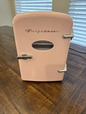 Mini nevera retro de 6 latas Frigidaire EFMIS137PINK - rosa segunda mano  Embacar hacia Mexico