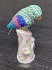 Estatueta de pássaro papagaio porcelana Herend em tronco de galho #5044 rede de pesca verde 52 comprar usado Estatueta de pássaro papagaio porcelana Herend em tronco de galho #5044 rede de pesca verde 52 comprar usado  Enviando para Brazil