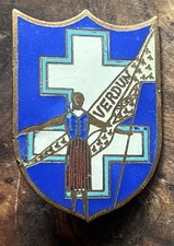 Ancien insigne émaillé d'occasion Ancien insigne émaillé d'occasion  Pont-l'Abbé-d'Arnoult