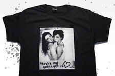 t.A.T.u. Camisa Polaroid They're Not Gonna Get Us Lyric Europop LGBTQ Pride EDM comprar usado  Enviando para Brazil