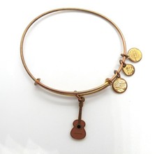 Pulseira expansível tom dourado amuleto música guitarra acústica Alex and Ani comprar usado  Enviando para Brazil