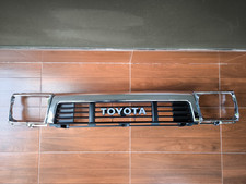 Usado, Máscara de grade frontal + emblema + farol aro cromado ajuste Toyota Hilux LN106 4WD 1989-93 comprar usado  Enviando para Brazil