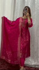 Red salwar kameez d'occasion  Expédié en Belgium