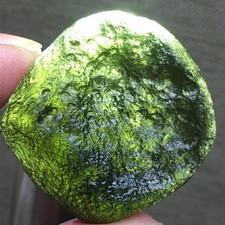 Cristallo moldavite grezza usato Cristallo moldavite grezza usato  Spedire a Italy
