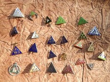 Lot insignes auberges d'occasion  Aubenas