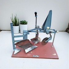 Modelo soviético de metal 3D de um arado de corpo único para um mini trator, PL 11 USSR comprar usado  Enviando para Brazil