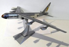 Corgi escala 1/144 fundido - AA33501 Boeing B-52 Stratofortress 52-2672 7º BW comprar usado  Enviando para Brazil