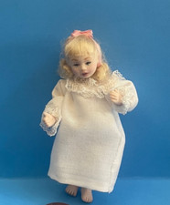 CASA DE BONECAS MINIATURA PEQUENA BONECA MENINA LOIRA DE PORCELANA comprar usado  Enviando para Brazil