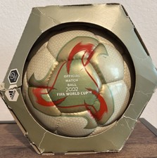 Bola oficial Adidas Fevernova 2002 Copa do Mundo FIFA assinada por Anastacia , usado comprar usado Bola oficial Adidas Fevernova 2002 Copa do Mundo FIFA assinada por Anastacia , usado comprar usado  Enviando para Brazil