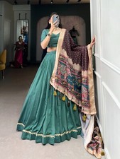 Bollywood lehenga choli d'occasion  Expédié en France
