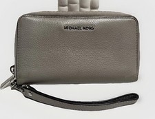 Carteira Michael Kors Saffiano patenteada com zíper ao redor acordeão pulseira embreagem preta comprar usado  Enviando para Brazil