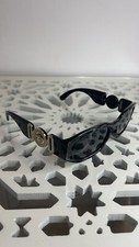 Lunettes soleils médusa d'occasion Lunettes soleils médusa d'occasion  Cannes-La-Bocca