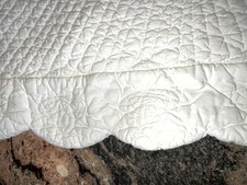 Usado, CONJUNTO ELSA C DE (2) FRONHAS MATELASSE EURO~BORDAS DE VIEIRA~PROVENCE~MARFIM comprar usado  Enviando para Brazil