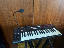 Korg synthétiseur vocodeur d'occasion Korg synthétiseur vocodeur d'occasion  Expédié en France