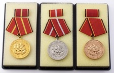 Kompl satz verdienstmedaille gebraucht kaufen  Dresden