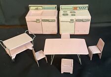 Conjunto de cozinha vintage década de 1950 para casa de bonecas lata rosa, pia, fogão, carrinho de chá, mesa, 4 cadeiras comprar usado  Enviando para Brazil
