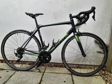 Road bike giant for sale  READING