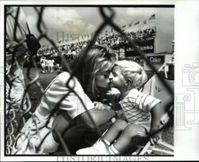 1987 Press Photo esposa de Roberto Guerrero, Katie com filho, Marco - cvb45597 comprar usado  Enviando para Brazil