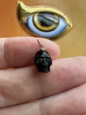 Berloque de ouro amarelo 14k minúsculo chifre preto caveira olhos esmeralda 💀Halloween🎃 comprar usado  Enviando para Brazil