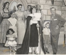 Foto original de Walt Disney Shirley Temple Disneyland Bela Adormecida Catsle 1957, usado comprar usado  Enviando para Brazil