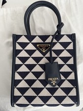 Authentic prada mini d'occasion  Paris XVII