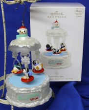 Ornamento Hallmark floco de neve giro 2012 pinguim balanços carrossel luz som movimento comprar usado  Enviando para Brazil