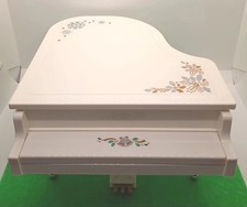 Vintage baby grand for sale  Wells