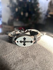 Pulseira masculina ajustável de couro com recorte cruzado nova sem etiquetas comprar usado Pulseira masculina ajustável de couro com recorte cruzado nova sem etiquetas comprar usado  Enviando para Brazil