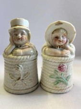 Conjunto antigo de saleiro e pimenta – Charmoso design de porcelana comprar usado  Enviando para Brazil