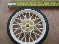 Quan (4) rodas pequenas 5” de diâmetro - piso de borracha 1”- furo de eixo 1,5” furo profundo 0,37" comprar usado  Enviando para Brazil
