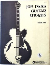 JOE PASS GUITAR CHORDS. BOOK ONE. GUITAR TEACHING. comprar usado  Enviando para Brazil