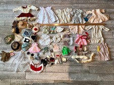 Lote Antiguo Ropa Bebé Y Muñeca Ropa, Sombreros, Zapatos, Accesorios De Colección segunda mano  Embacar hacia Mexico