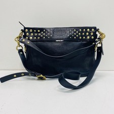 Bolsa de ombro Coach preta cravejada dourada ferragem couro comprar usado  Enviando para Brazil