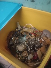 100 pieces handpicked for sale  Clarendon