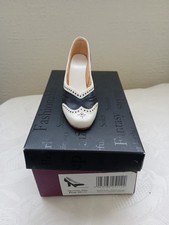 Right shoe spectate for sale  CHESSINGTON