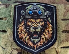 Combat lion chevron d'occasion  Expédié en Belgium