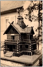 Cartão postal antigo RPPC modelo de casa de madeira rústica da Alemanha Oriental com antena comprar usado Cartão postal antigo RPPC modelo de casa de madeira rústica da Alemanha Oriental com antena comprar usado  Enviando para Brazil