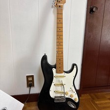 Usado, Guitarra elétrica Fender Stratocaster preta com estojo do Japão comprar usado  Enviando para Brazil