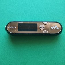 Leitor de música digital Sony Walkman NW-E042 dourado e preto 2GB usado comprar usado  Enviando para Brazil