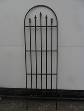 Lovely decorative garden for sale  WALTON-ON-THAMES