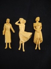 Female figures d'occasion  Expédié en Belgium