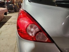 Lanterna traseira esquerda do driver quarto de painel montado Hatchback compatível com 07-12 VERSA 1241386 comprar usado  Enviando para Brazil