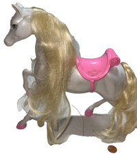 Cavalo interativo branco/rosa Midwood Brands com sela para bonecas de 11 polegadas comprar usado  Enviando para Brazil