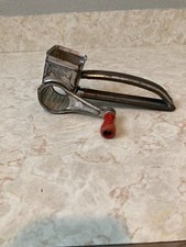 Ralador de queijo/especiarias rotativo vintage MOULI cabo de metal vermelho feito na França comprar usado  Enviando para Brazil