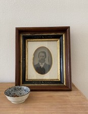 Foto retrato masculino vitoriano antigo em moldura com gesso gravado, forro de limão comprar usado  Enviando para Brazil
