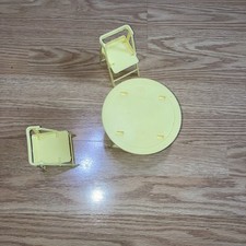Mesa Barbie Amarilla Vintage 2 Sillas Patio Cocina Años 80 Pliegues segunda mano  Embacar hacia Mexico