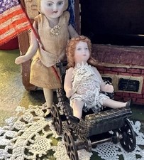 Carrinho de bebê em miniatura para suas bonecas e ursos de metal A+, usado comprar usado  Enviando para Brazil