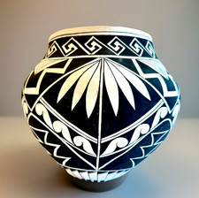 Excellent acoma pottery for sale  San Pedro