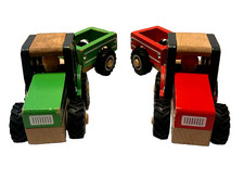 Tratores de brinquedo de madeira verde e vermelho com motoristas e reboques destacáveis X2 comprar usado  Enviando para Brazil